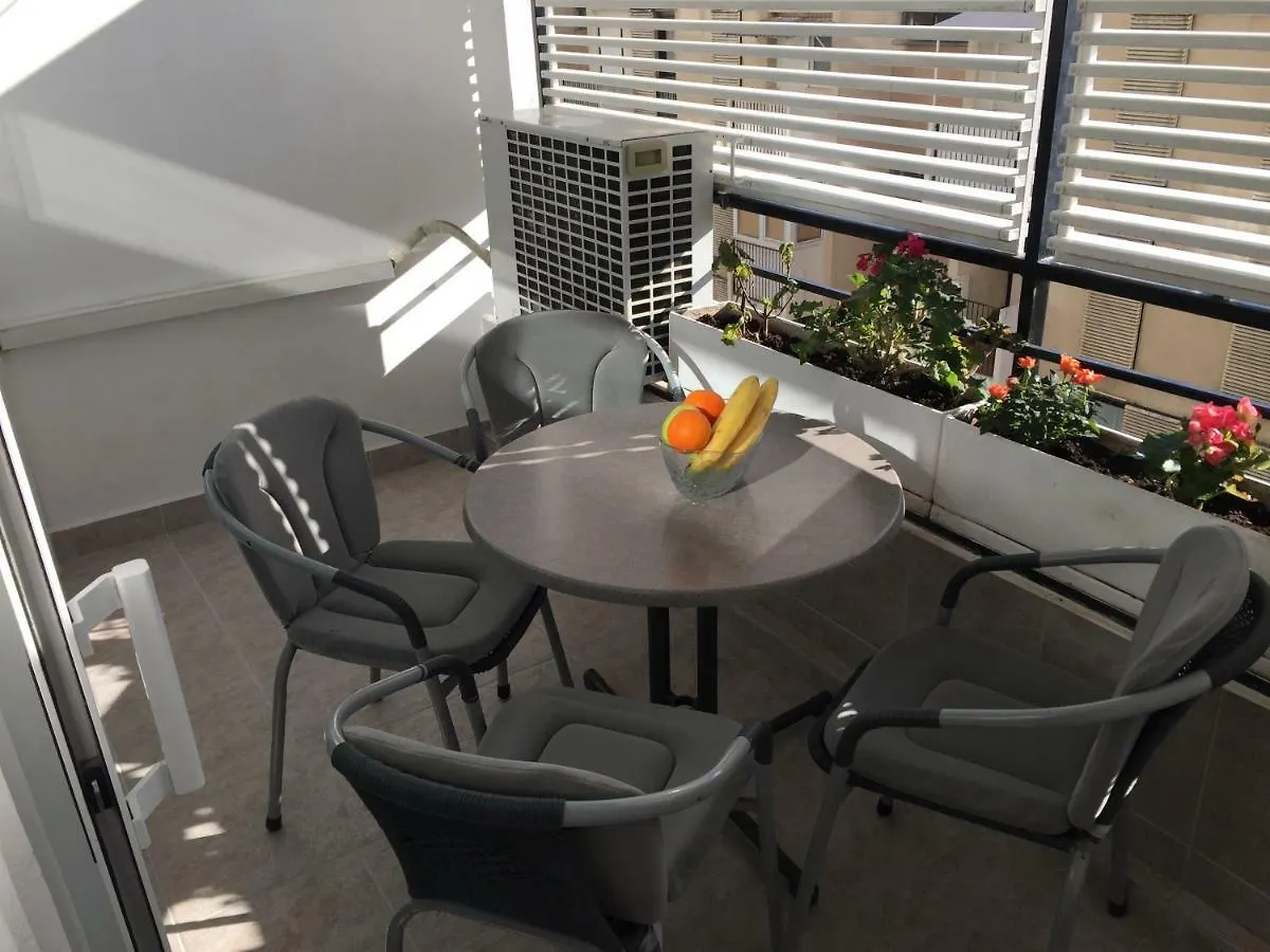 Apartment Trstenik Split